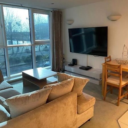 1 Bedroom Apartment Royal Docks Londra Dış mekan fotoğraf