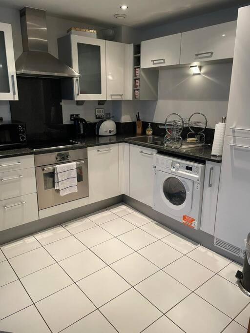 1 Bedroom Apartment Royal Docks Londra Dış mekan fotoğraf