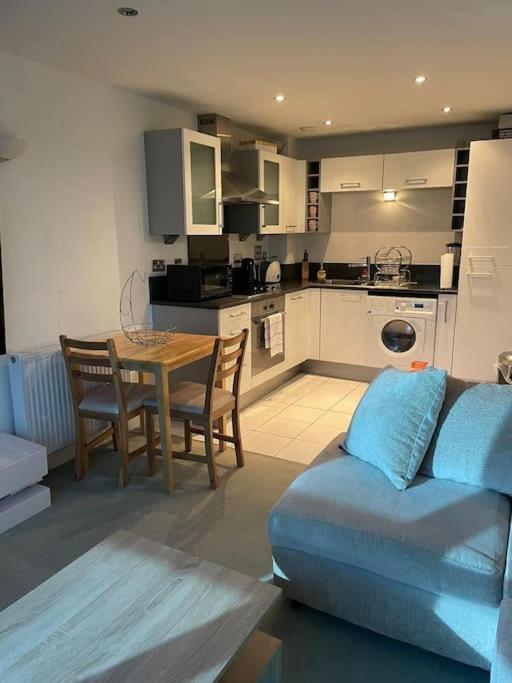 1 Bedroom Apartment Royal Docks Londra Dış mekan fotoğraf